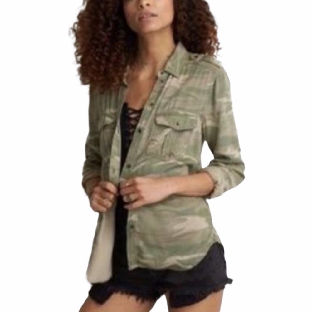 AMERICAN EAGLE Women's Camo Boyfriend Fit Button Down Shirt